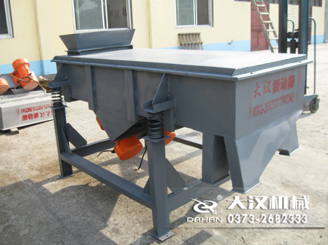 1016型直線振動篩的材質分為：不銹鋼，碳鋼兩種可以選擇。